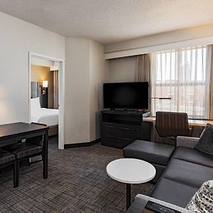 One-Bedroom Queen Suite Sofa Bed